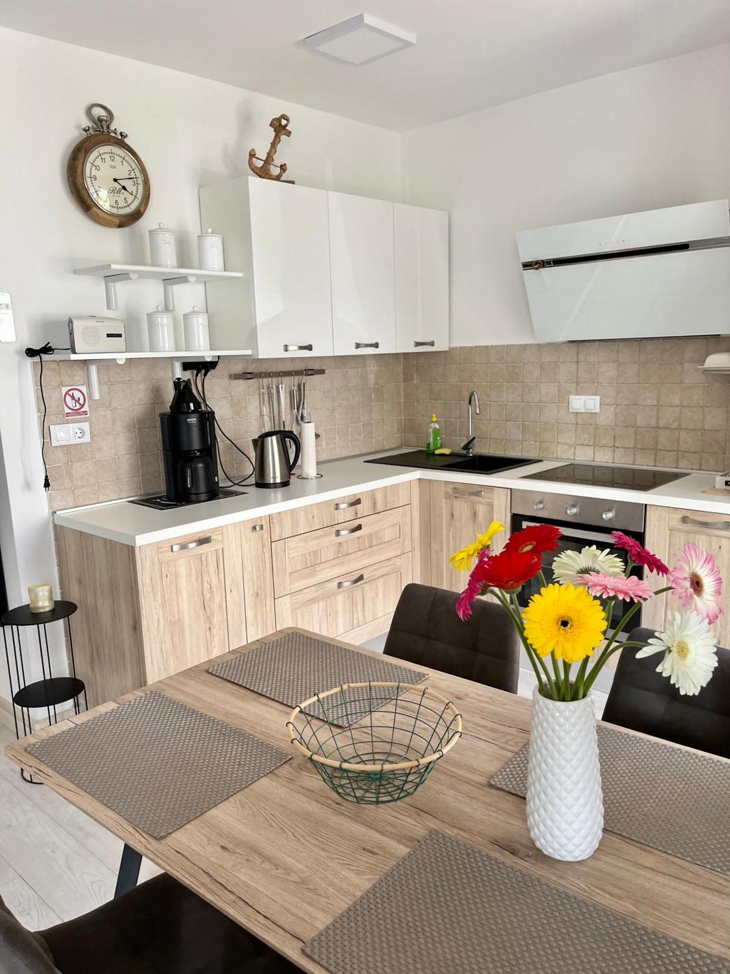 Apartment Laura Подстрана Екстер'єр фото
