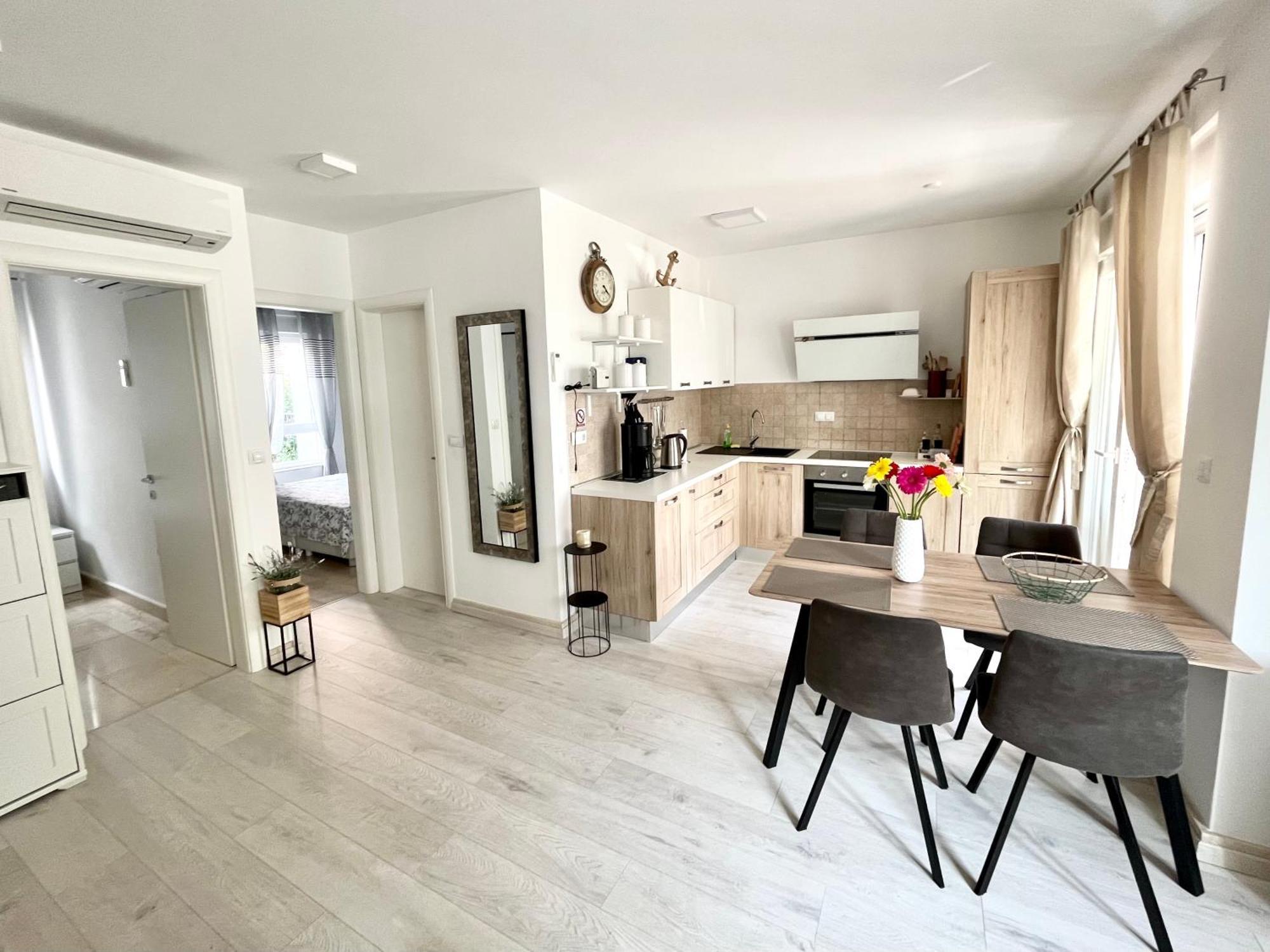 Apartment Laura Подстрана Екстер'єр фото